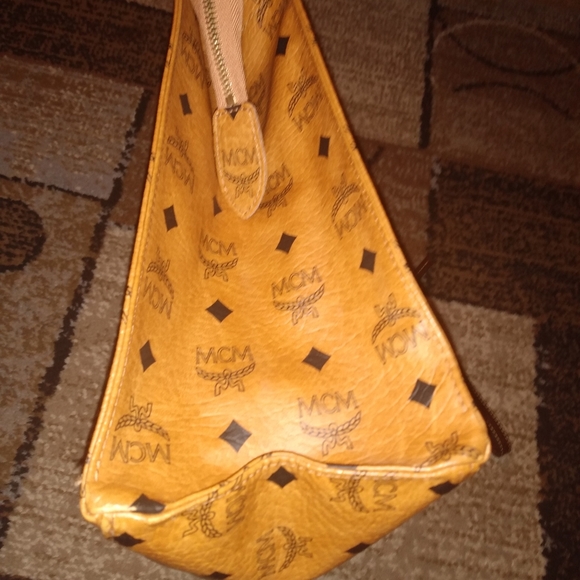 MCM Tote 🤎🖤 - Picture 3 of 16